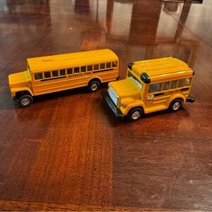 2 Toy Metal Yellow School Bus Buses Small Kintoy Pull Back and Go